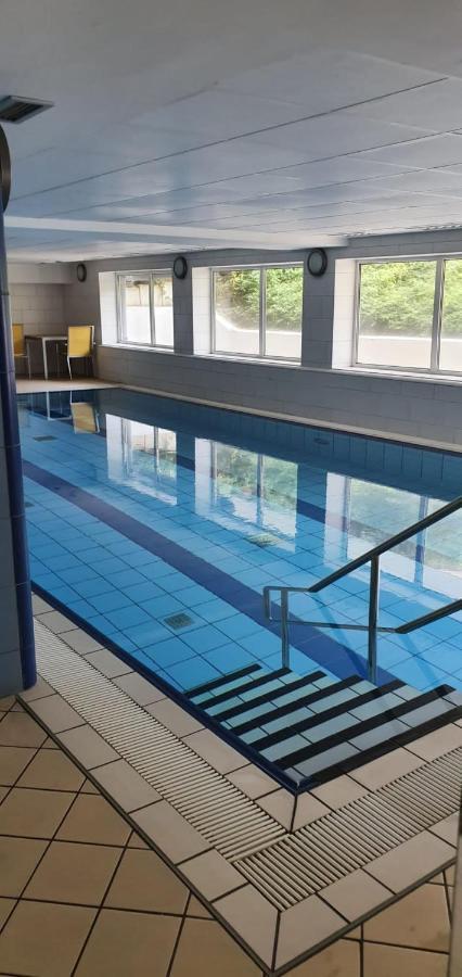 Ferienwohnung Mit Seeblick Und Schwimmbadnutzung In Куксхафен Экстерьер фото