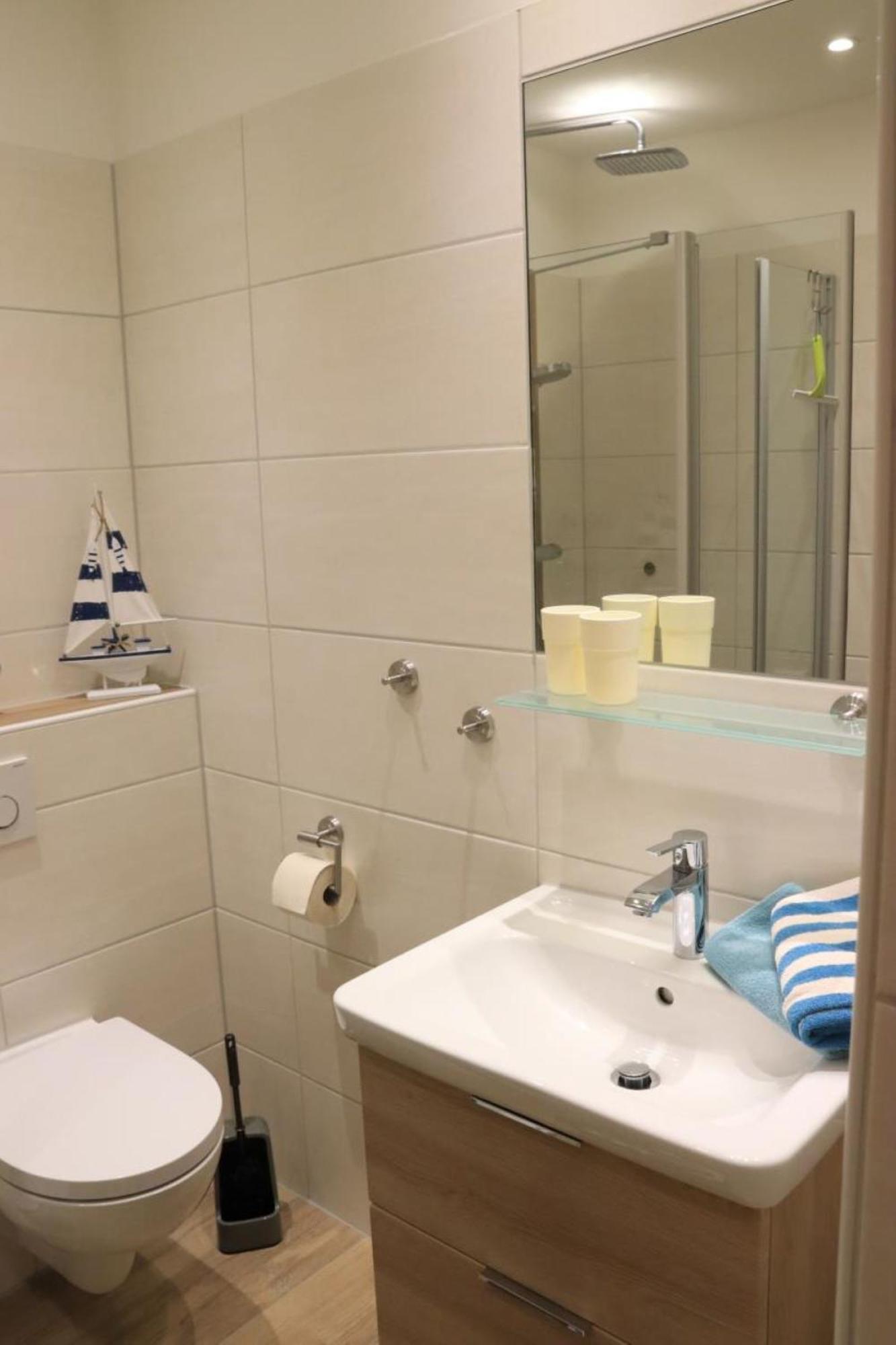 Ferienwohnung Mit Seeblick Und Schwimmbadnutzung In Куксхафен Экстерьер фото
